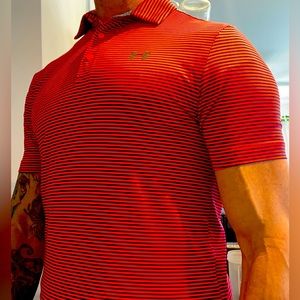 👕 Under Armour Heatgear Loose Polo Shirt Mens Size SM Red & Navy Blue Striped